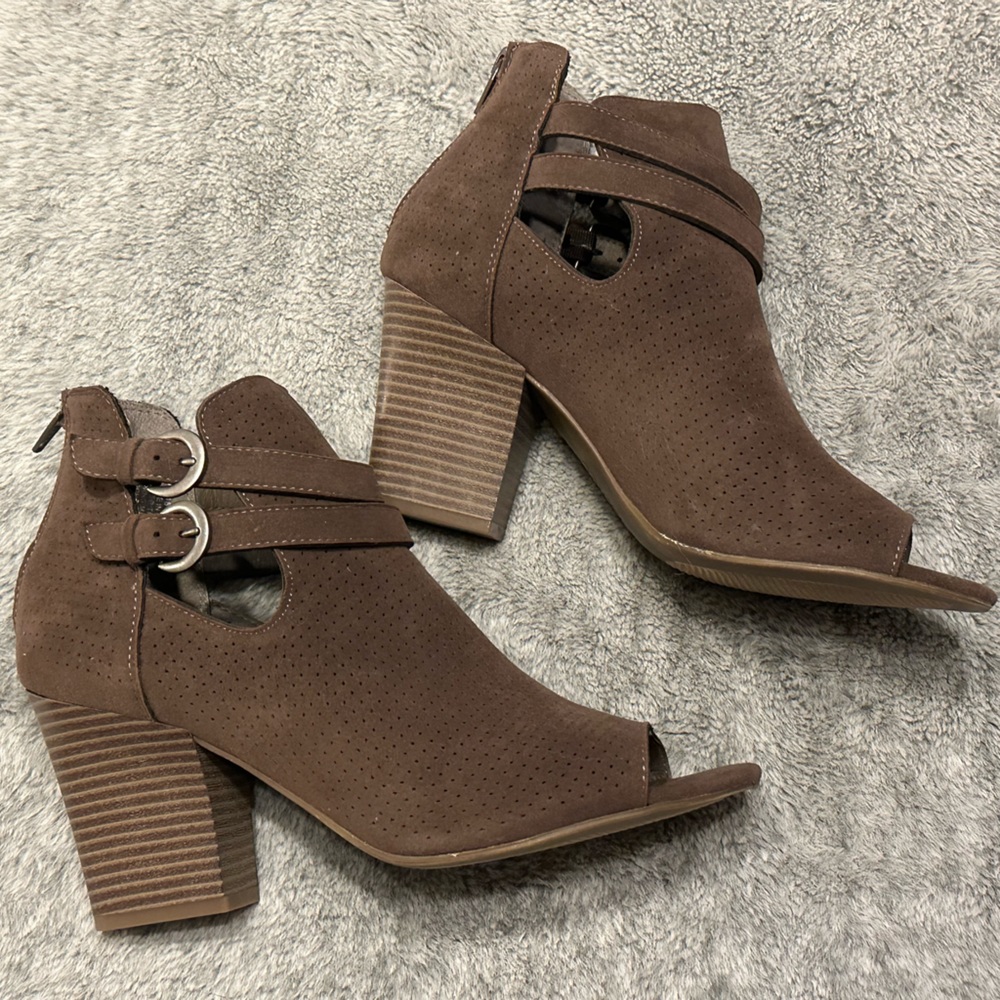 Sonoma, taupe, open toe bootie. Size 8.5